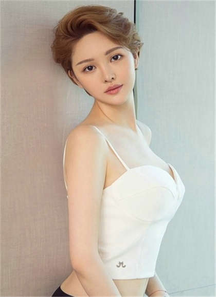 淫欲女肉-我吃她淫水_爱咖学院