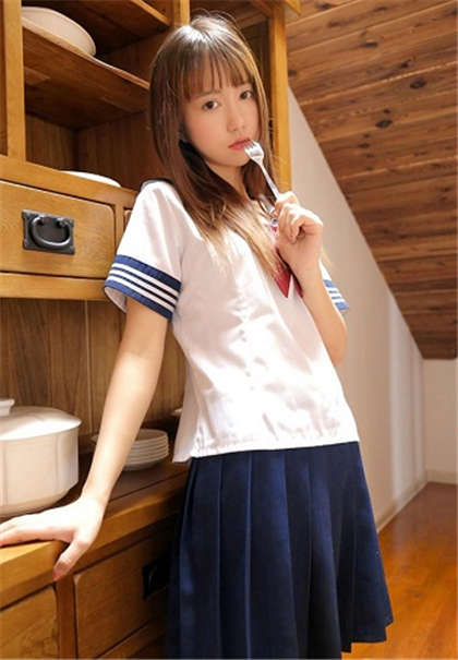 让人下面秒湿的小黄文-客户手伸到我裙子里了_爱咖学院