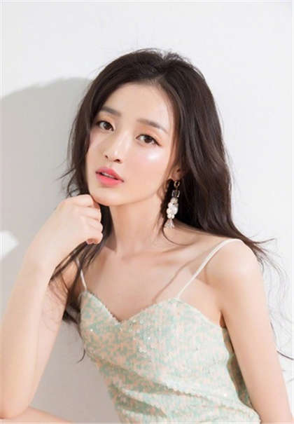 看到湿的细节黄文-校长把手伸进我的裙子里_爱咖学院