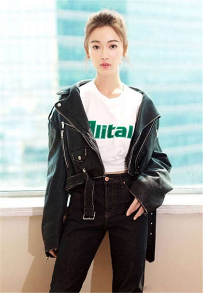 新娘爬在墙上后面撞击-我把同桌顶得死去活来_爱咖学院