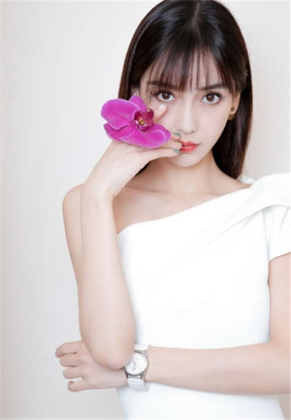 黄文污-老师要我玩她下面_爱咖学院