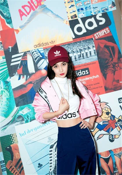 民工吃奶-他把手放进我胸罩揉我的胸部_爱咖学院