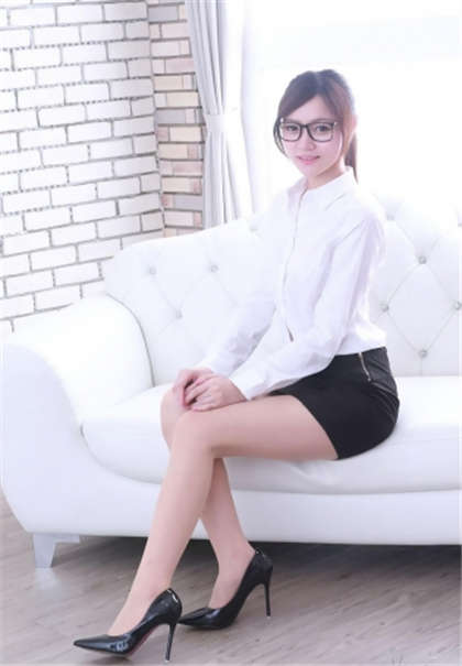 校花被好几个男生-想把你抱进身体里面_爱咖学院