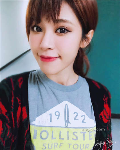 啊....嗯.啊..再深一点...啊-上课就把手伸到我的胸罩里乱摸_爱咖学院