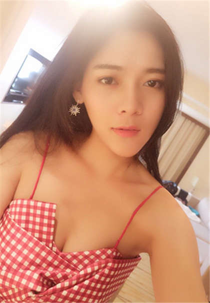 小黄文一看就湿女生-在车上哦不要好大_爱咖学院