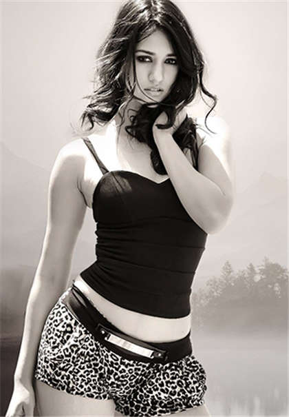 男主很污很撩很肉的小说-同桌摸了我的奶_爱咖学院