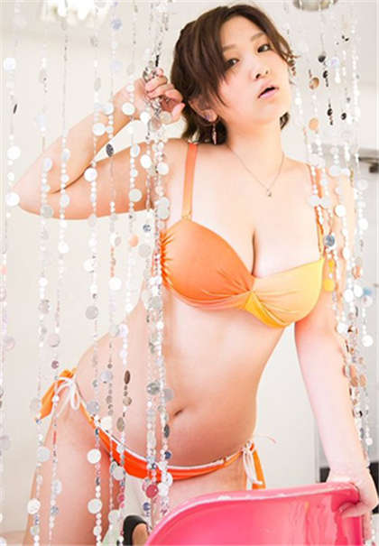 肉肉短文细节-我被男同桌摸了全身故事解说_爱咖学院