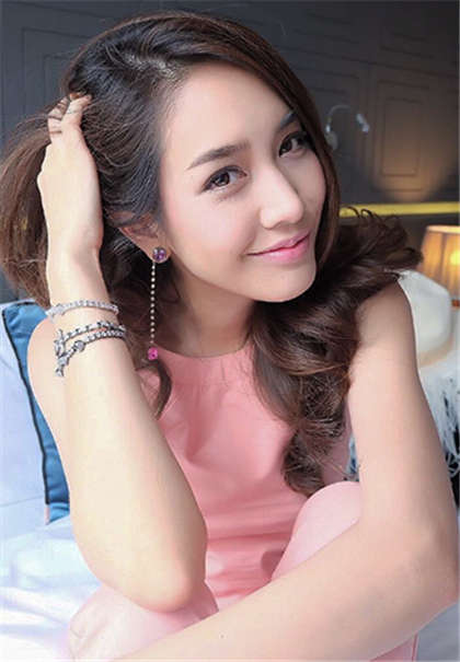 嗯嗯呢,好疼呀-同学的手在我裤子里面_爱咖学院