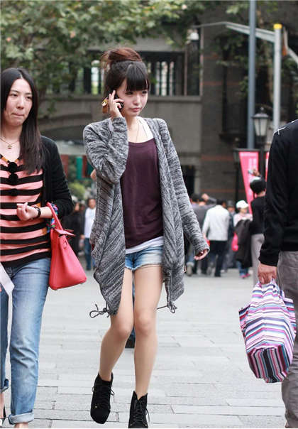 公车好紧好爽再浪一点-公车上的轮姦_爱咖学院