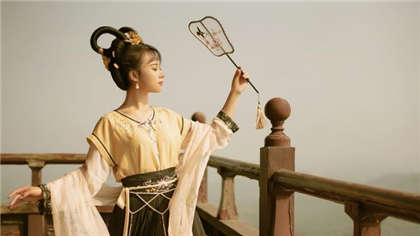 科博莱尔和万里亚的小说-老师的又粗又大好爽_爱咖学院