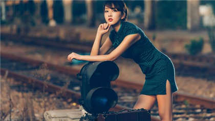 老头与女友小说-他一寸寸挤进她的身子_爱咖学院