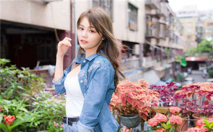 黄色吃奶长片段-这小说写得最好的也是人性_爱咖学院