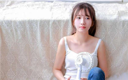 公车上的奶h文-他压着我然后顶我_爱咖学院