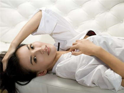 污污 进入-校花小雪与门卫老头_爱咖学院