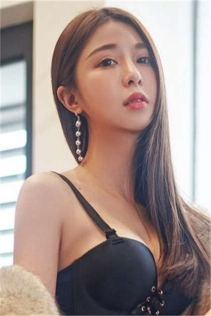 雪白美腿缠在我腰上-少妇换妻沉沦小说_爱咖学院