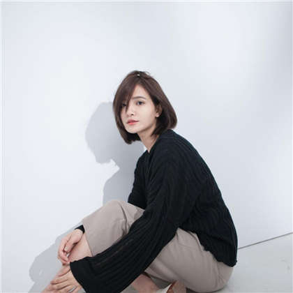 描写细致的小黄文-我摸过她大腿_爱咖学院