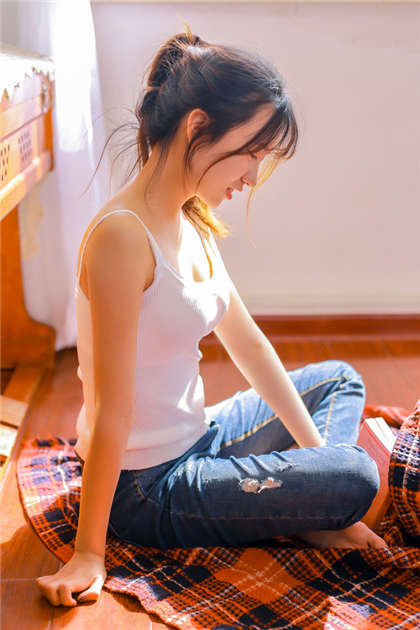 污污小说现在读-把她压在桌上进进出出_爱咖学院