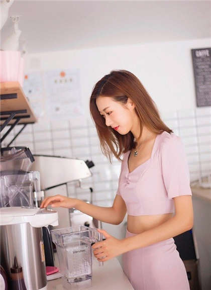 黄色校园小说-办公室里激情_爱咖学院