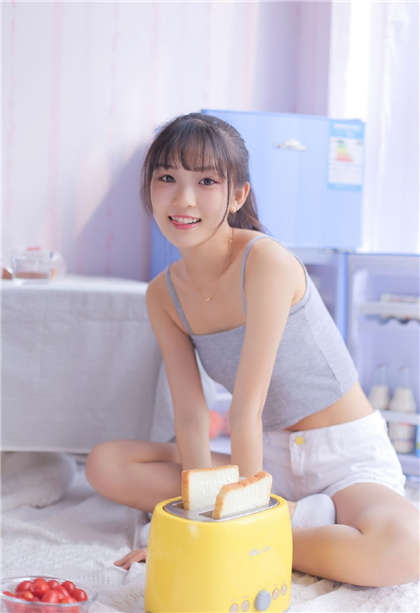 杨淑仪之贵妇俱乐部1-躲在桌子底下口交_爱咖学院