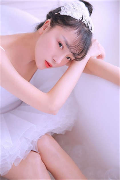 嗯啊好紧好湿-疯狂舔欣欣的私处_爱咖学院