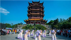 爆款刚诞生，德邦基金为何急下“谢客令”？