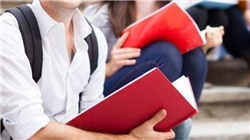 尾盘：美股小幅下滑 市场关注特朗普关税与疲软数据