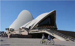 十月稻田被调出港股通，如何用长期价值自证成长底色？