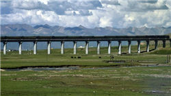 午盘：美股涨跌不一 道指下跌逾100点