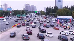 甲骨文因AI扩张成本遭摩根大通下调评级