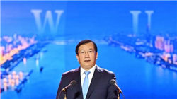 马斯克又赢了！Robotaxi真开上街了！没司机、没方向盘，还能自动接单赚钱！