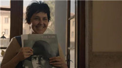 油价小幅下滑 市场关注供应过剩与地缘政治风险